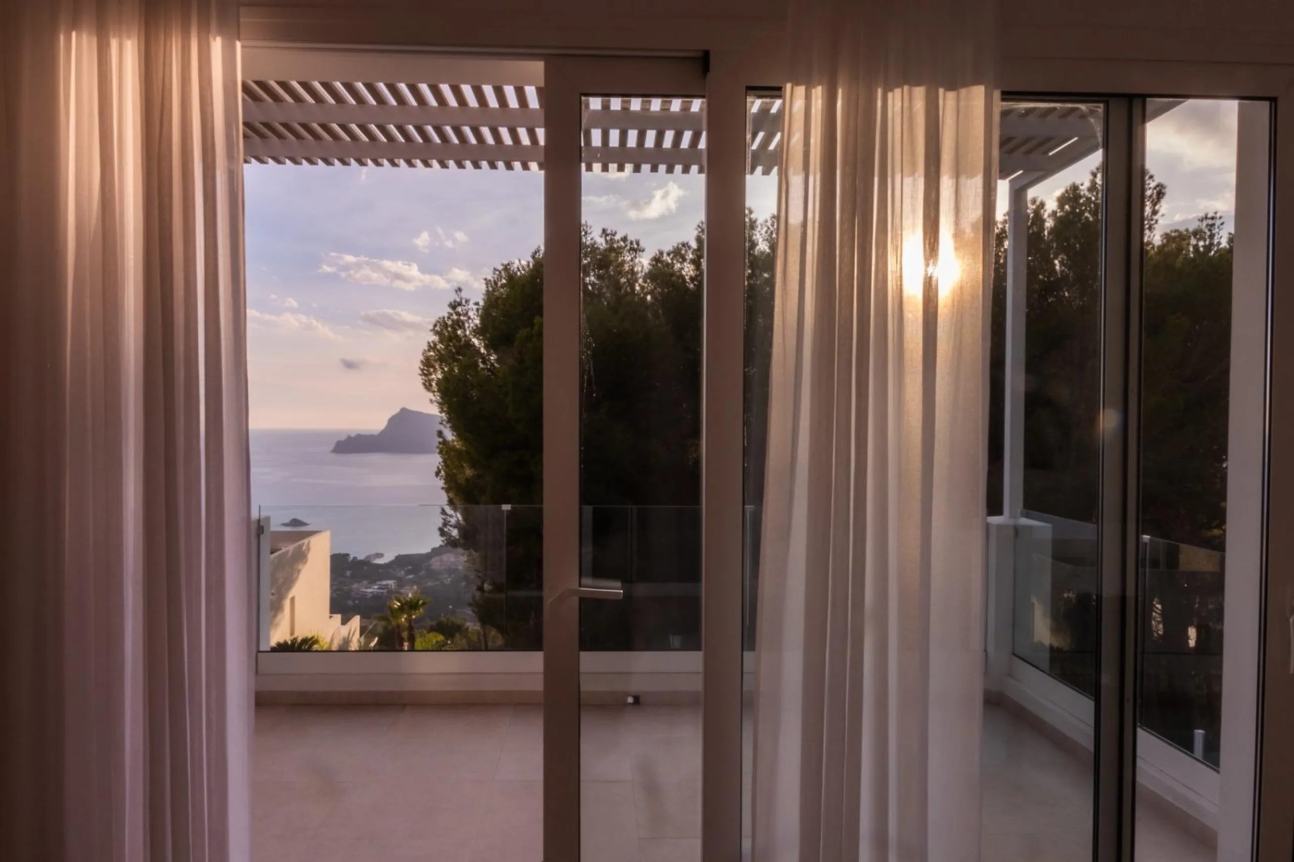 🌴 Villa moderna con vistas al mar en Altea