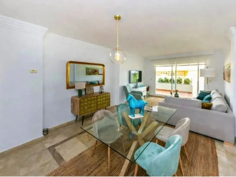 Erdgeschosswohnung mit gültiger Ferienvermietungslizenz – Las Brisas, Nueva Andalucía, Marbella