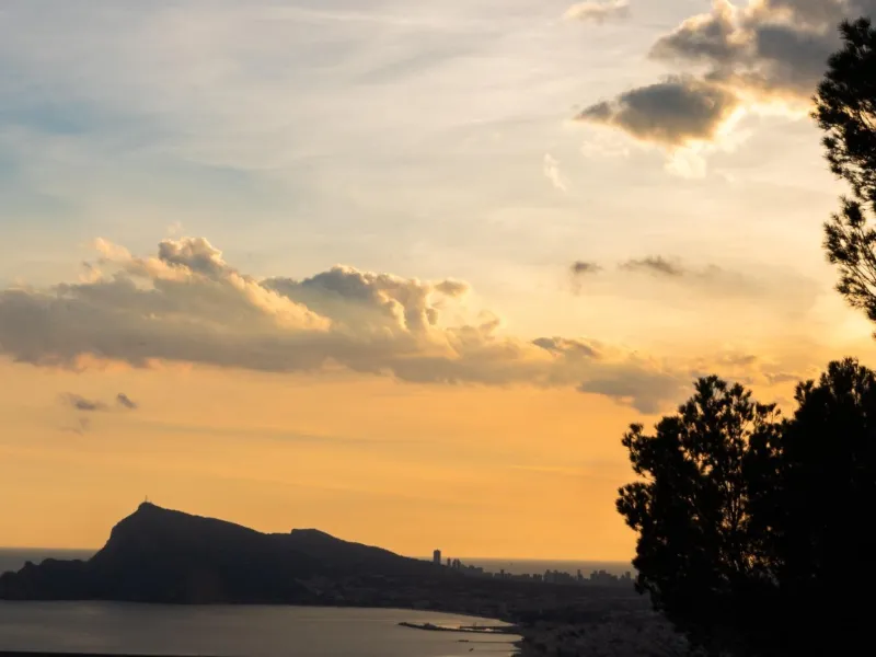 🌴 Villa moderna con vistas al mar en Altea