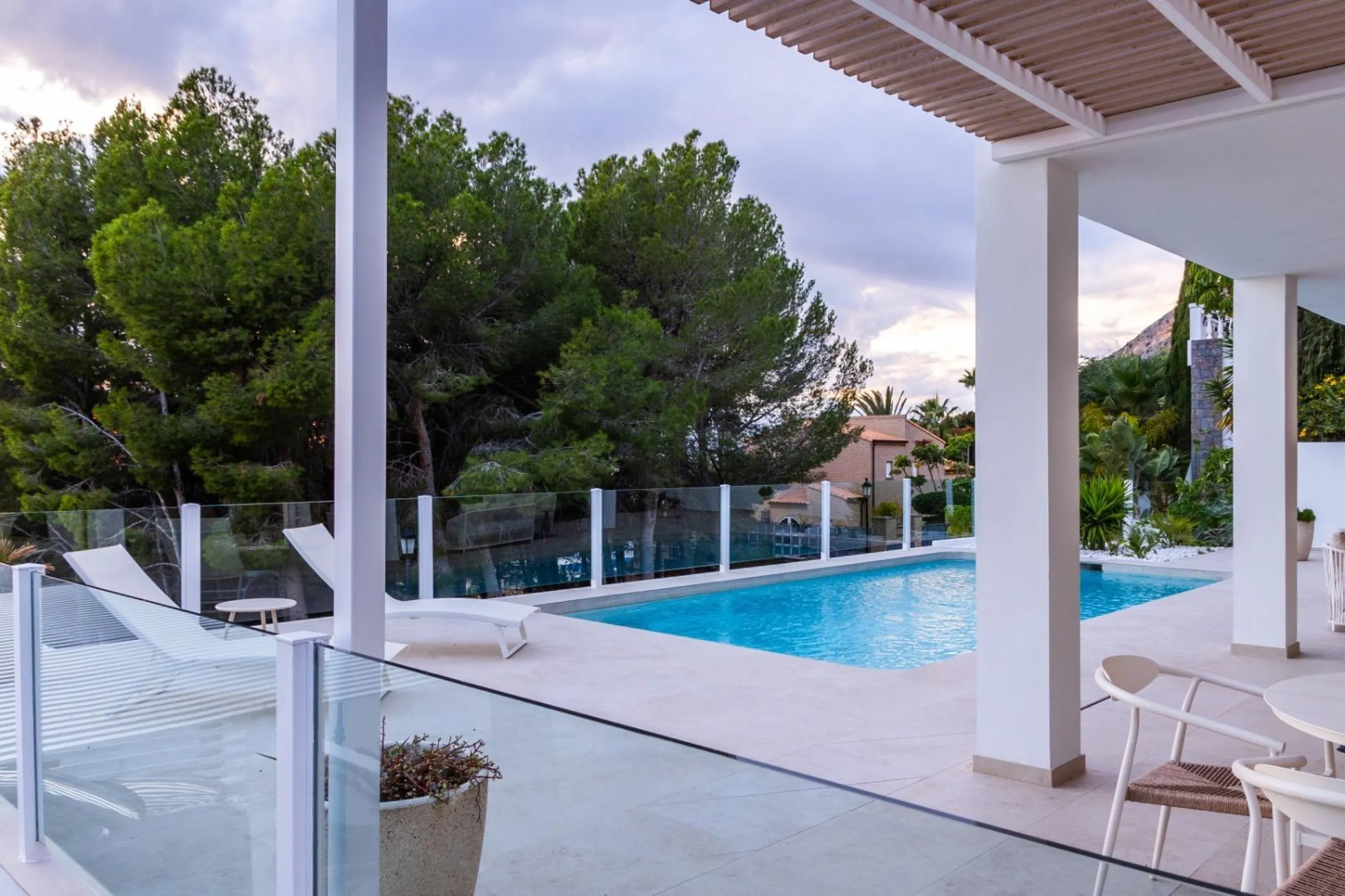 🌴 Villa moderna con vistas al mar en Altea