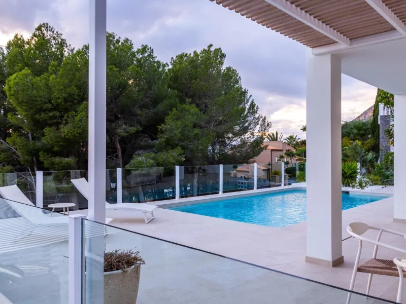 🌴 Villa moderna con vistas al mar en Altea