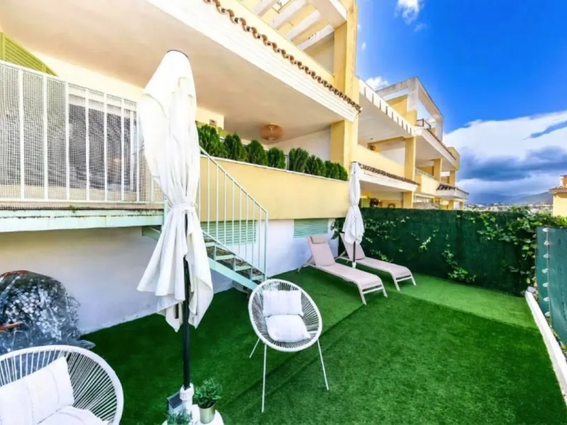 Erdgeschosswohnung mit gültiger Ferienvermietungslizenz – Las Brisas, Nueva Andalucía, Marbella