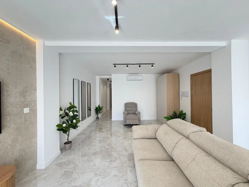 TOTALLY REFORMED PENTHOUSE 250 METERS FROM PLAYA DEL CURA. 3 BEDROOMS. 1 BATHROOM. SURFACE 92 M2. STORAGE ROOM INCLUDED.