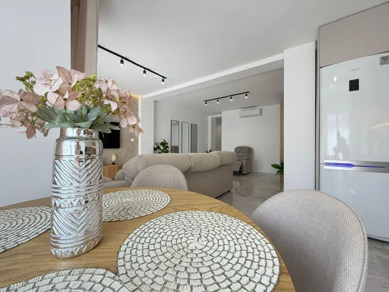 TOTALLY REFORMED PENTHOUSE 250 METERS FROM PLAYA DEL CURA. 3 BEDROOMS. 1 BATHROOM. SURFACE 92 M2. STORAGE ROOM INCLUDED.