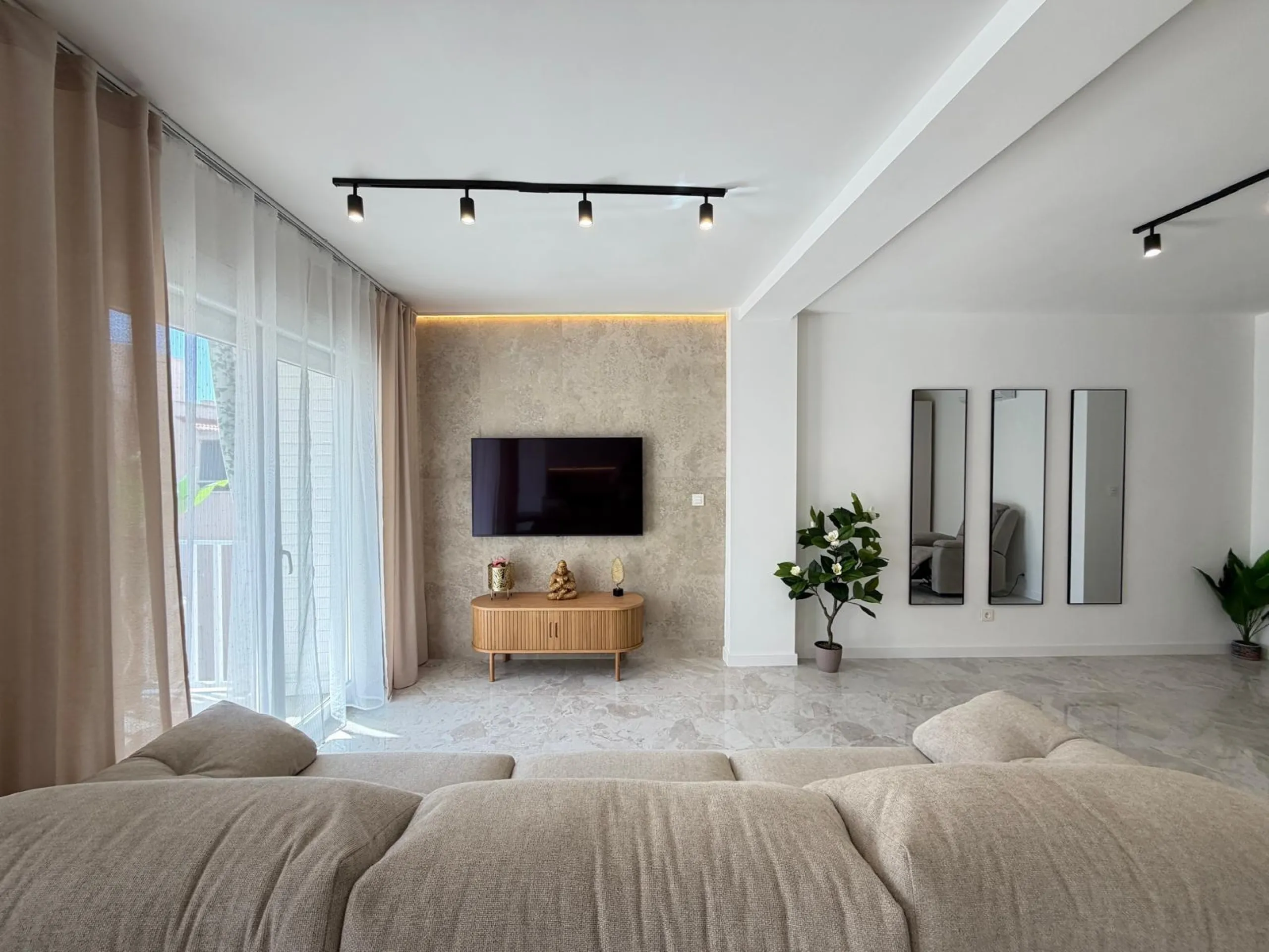 TOTALLY REFORMED PENTHOUSE 250 METERS FROM PLAYA DEL CURA. 3 BEDROOMS. 1 BATHROOM. SURFACE 92 M2. STORAGE ROOM INCLUDED.