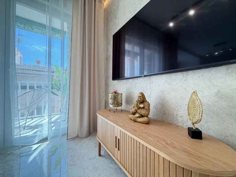 TOTALLY REFORMED PENTHOUSE 250 METERS FROM PLAYA DEL CURA. 3 BEDROOMS. 1 BATHROOM. SURFACE 92 M2. STORAGE ROOM INCLUDED.