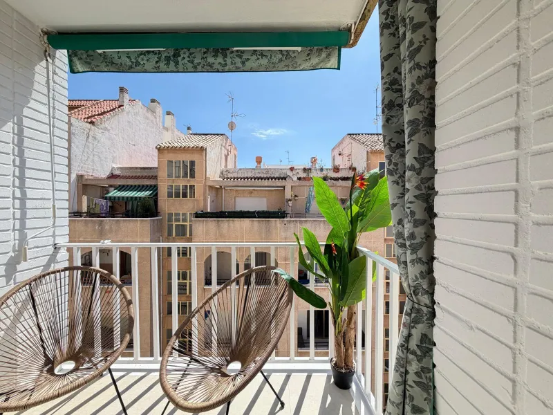 TOTALLY REFORMED PENTHOUSE 250 METERS FROM PLAYA DEL CURA. 3 BEDROOMS. 1 BATHROOM. SURFACE 92 M2. STORAGE ROOM INCLUDED.