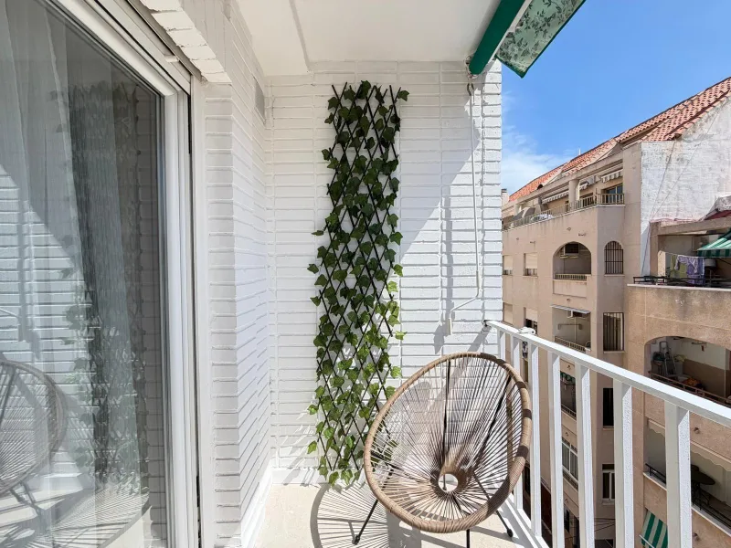 TOTALLY REFORMED PENTHOUSE 250 METERS FROM PLAYA DEL CURA. 3 BEDROOMS. 1 BATHROOM. SURFACE 92 M2. STORAGE ROOM INCLUDED.