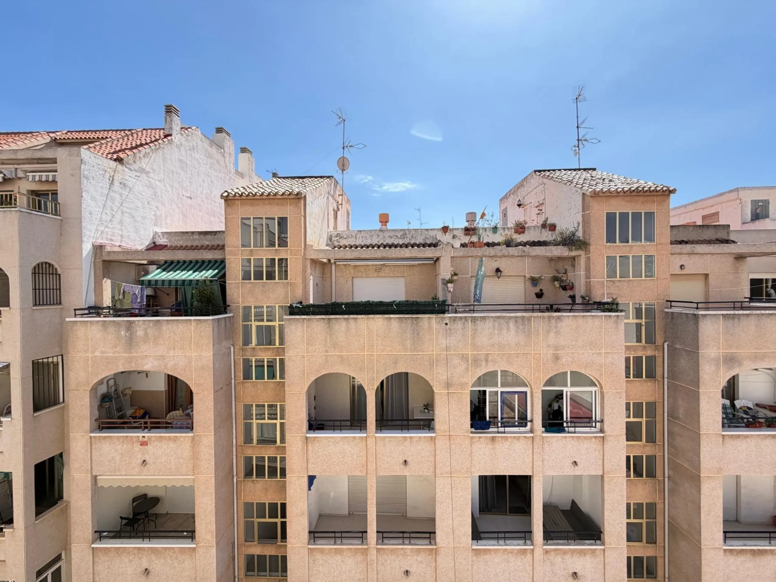 TOTALLY REFORMED PENTHOUSE 250 METERS FROM PLAYA DEL CURA. 3 BEDROOMS. 1 BATHROOM. SURFACE 92 M2. STORAGE ROOM INCLUDED.