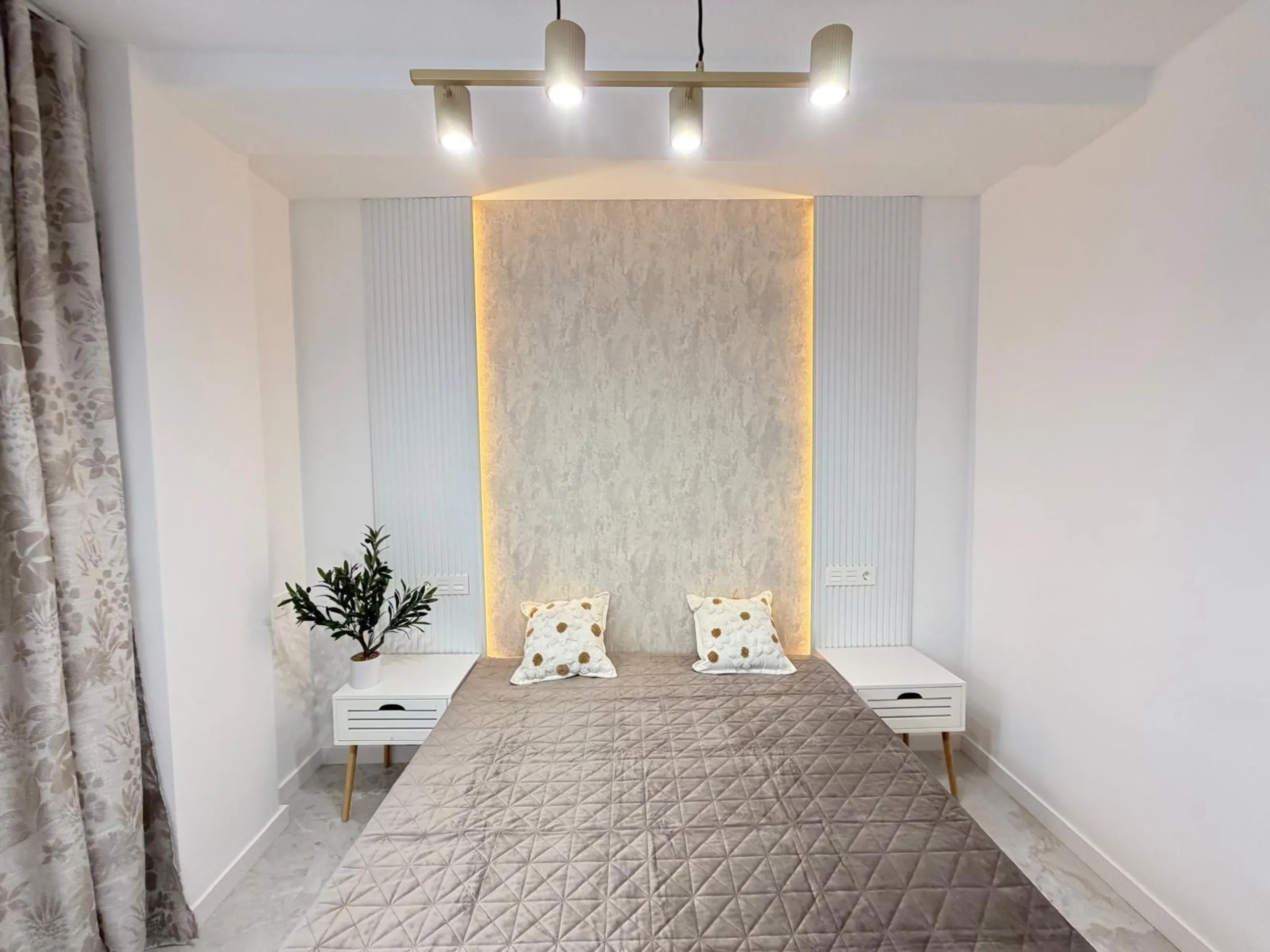 TOTALLY REFORMED PENTHOUSE 250 METERS FROM PLAYA DEL CURA. 3 BEDROOMS. 1 BATHROOM. SURFACE 92 M2. STORAGE ROOM INCLUDED.