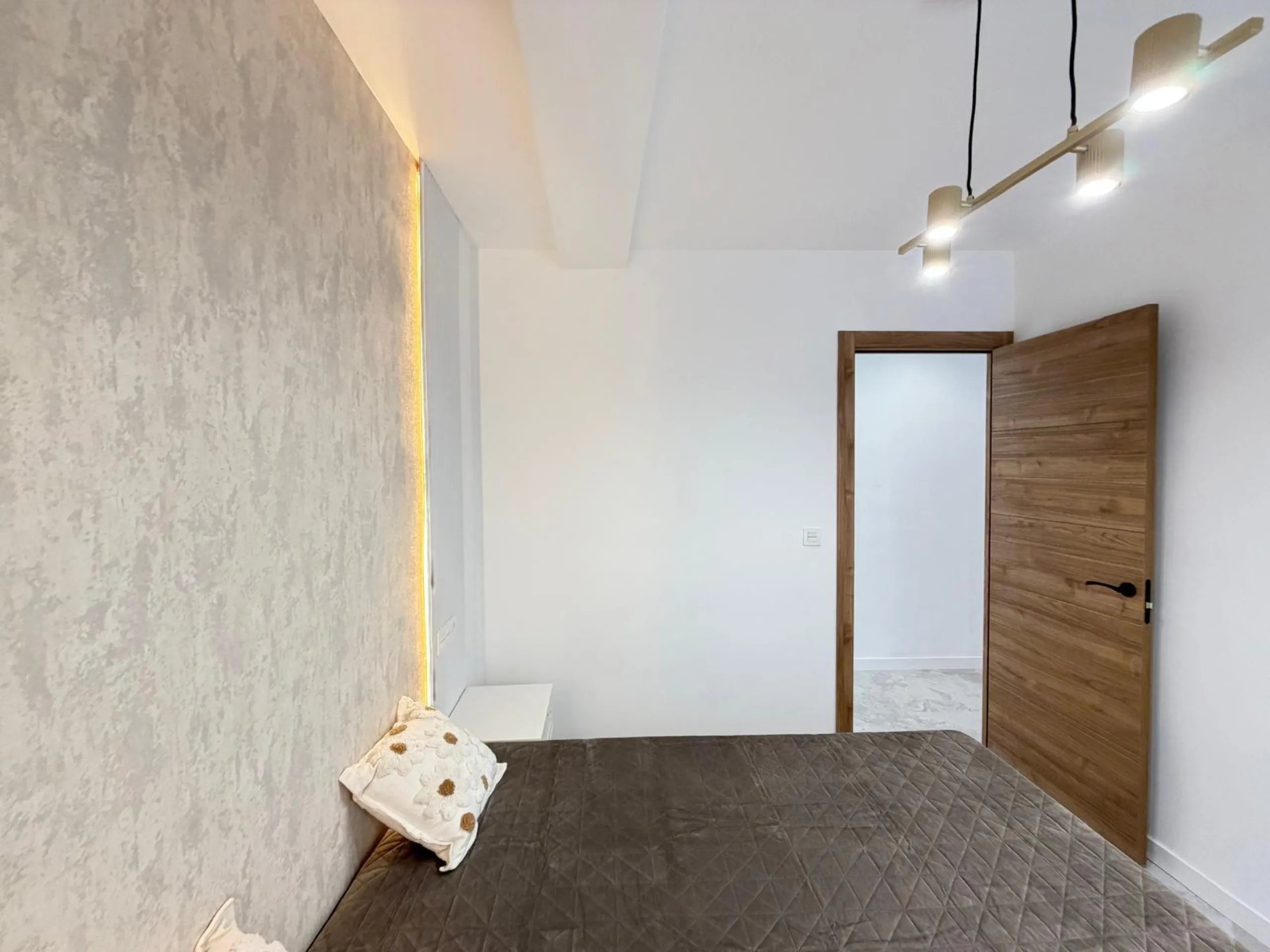 TOTALLY REFORMED PENTHOUSE 250 METERS FROM PLAYA DEL CURA. 3 BEDROOMS. 1 BATHROOM. SURFACE 92 M2. STORAGE ROOM INCLUDED.