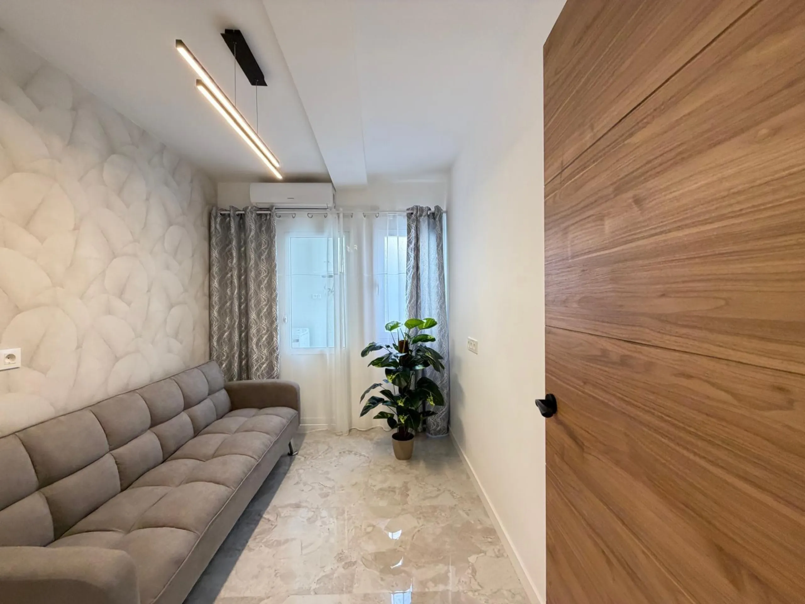 TOTALLY REFORMED PENTHOUSE 250 METERS FROM PLAYA DEL CURA. 3 BEDROOMS. 1 BATHROOM. SURFACE 92 M2. STORAGE ROOM INCLUDED.