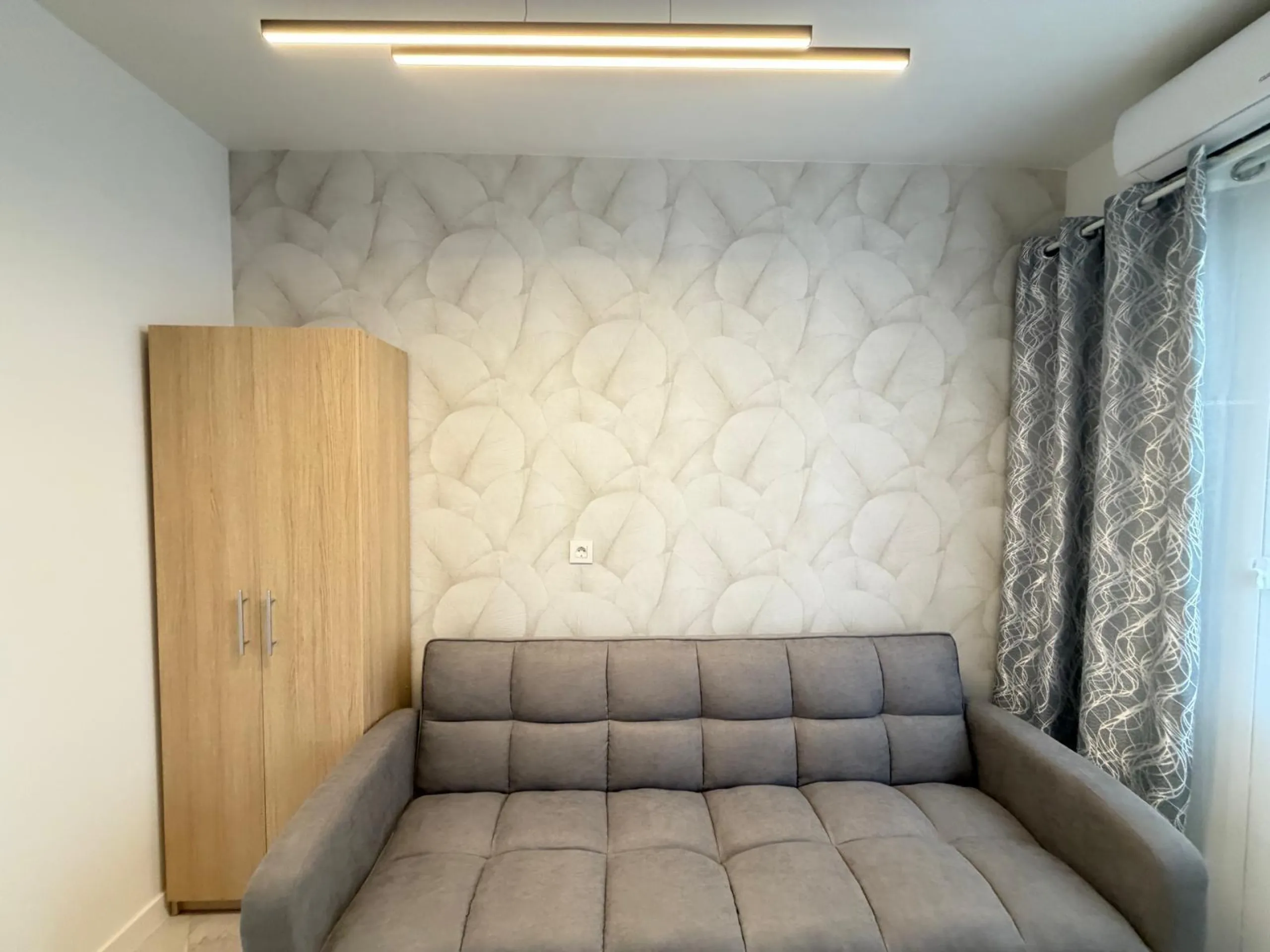 TOTALLY REFORMED PENTHOUSE 250 METERS FROM PLAYA DEL CURA. 3 BEDROOMS. 1 BATHROOM. SURFACE 92 M2. STORAGE ROOM INCLUDED.