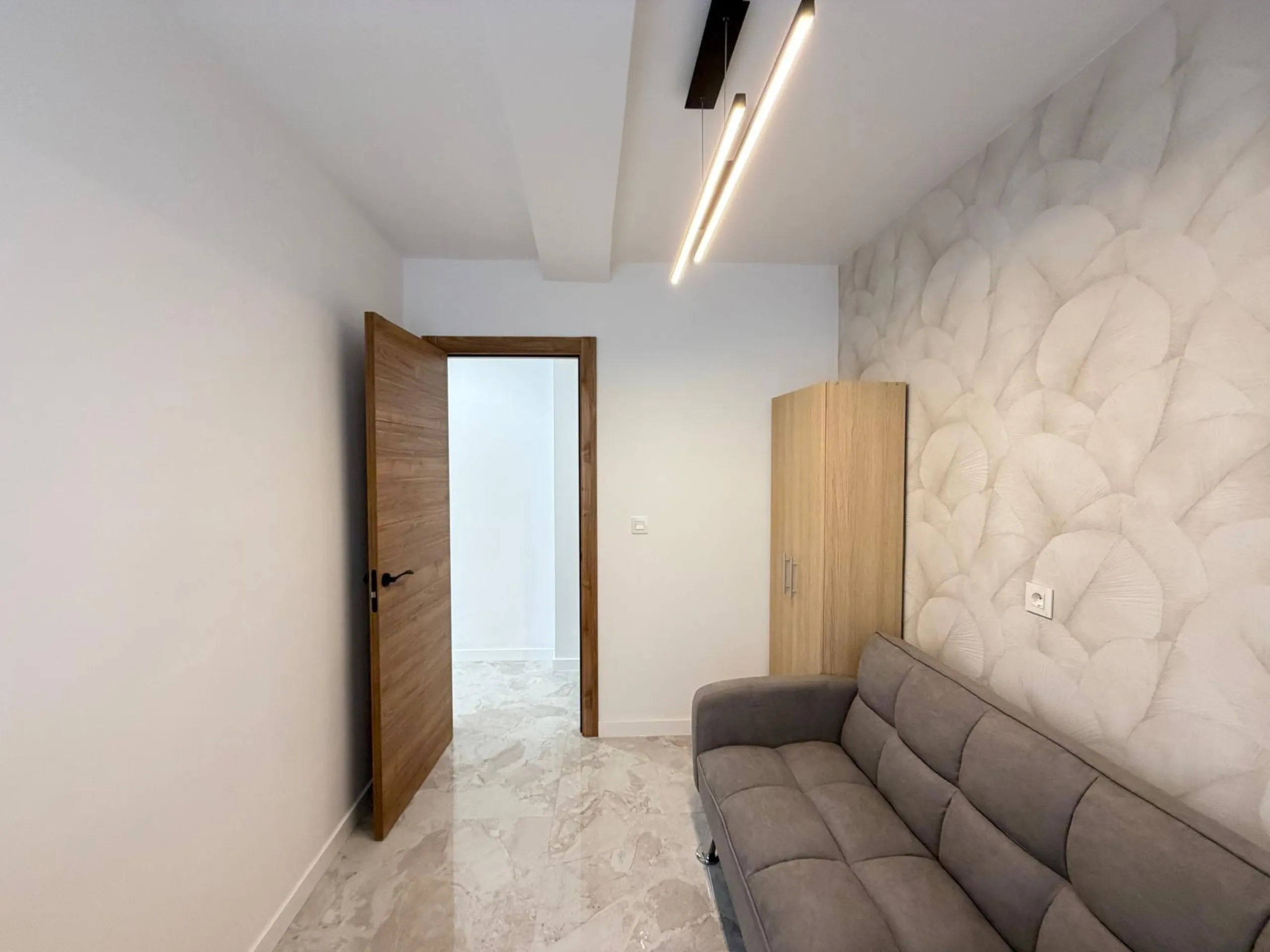 TOTALLY REFORMED PENTHOUSE 250 METERS FROM PLAYA DEL CURA. 3 BEDROOMS. 1 BATHROOM. SURFACE 92 M2. STORAGE ROOM INCLUDED.