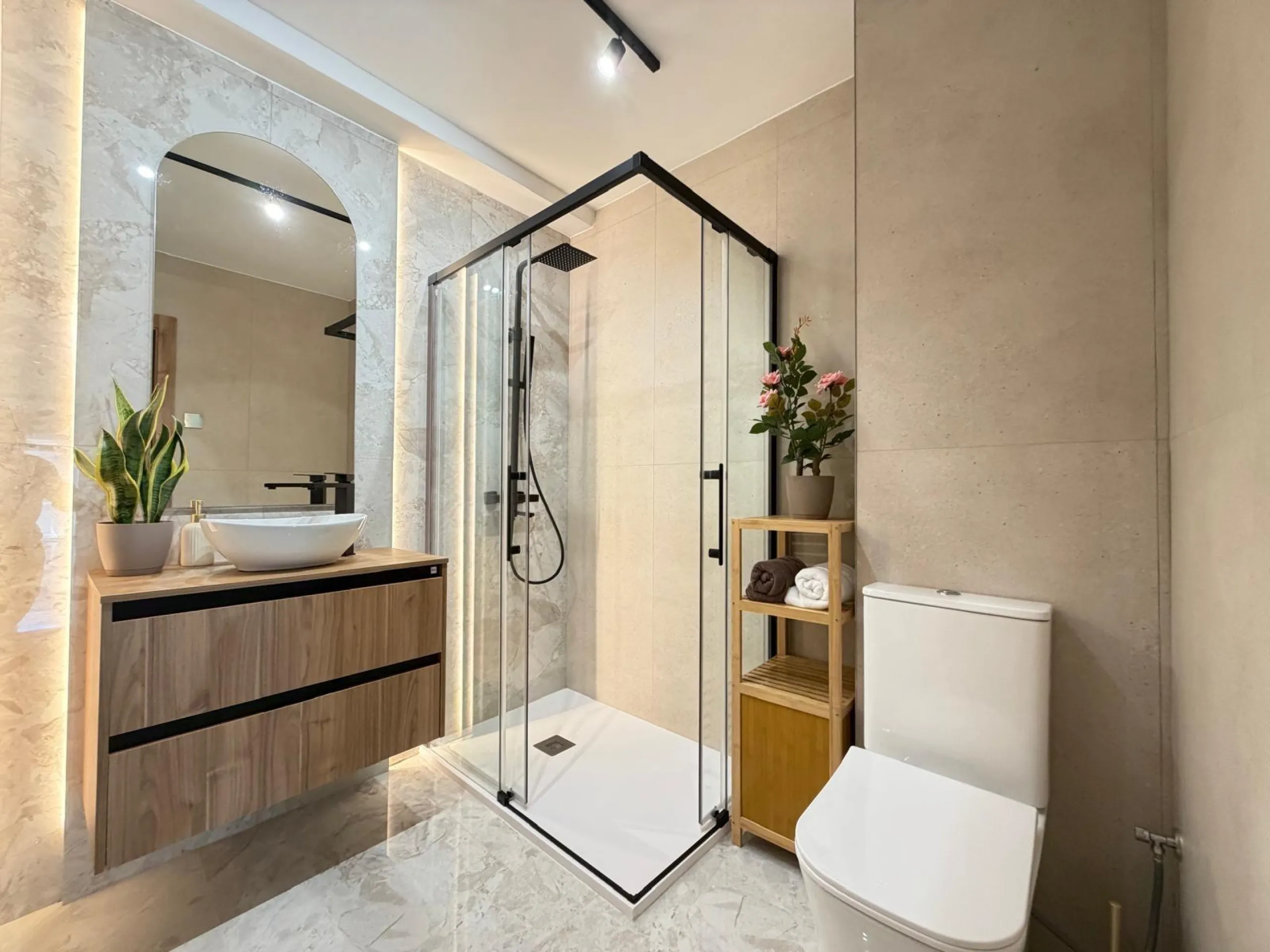 TOTALLY REFORMED PENTHOUSE 250 METERS FROM PLAYA DEL CURA. 3 BEDROOMS. 1 BATHROOM. SURFACE 92 M2. STORAGE ROOM INCLUDED.