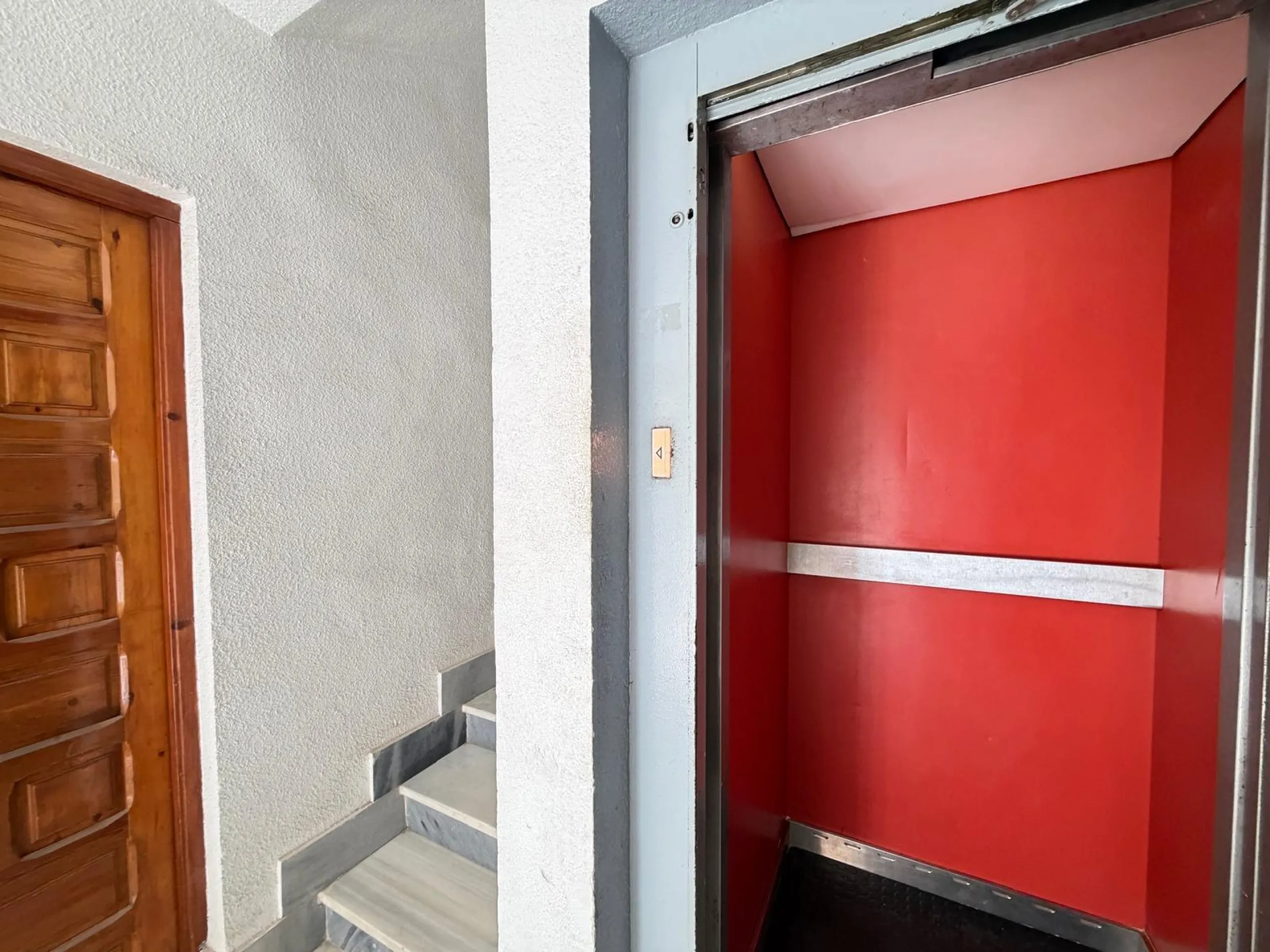 TOTALLY REFORMED PENTHOUSE 250 METERS FROM PLAYA DEL CURA. 3 BEDROOMS. 1 BATHROOM. SURFACE 92 M2. STORAGE ROOM INCLUDED.