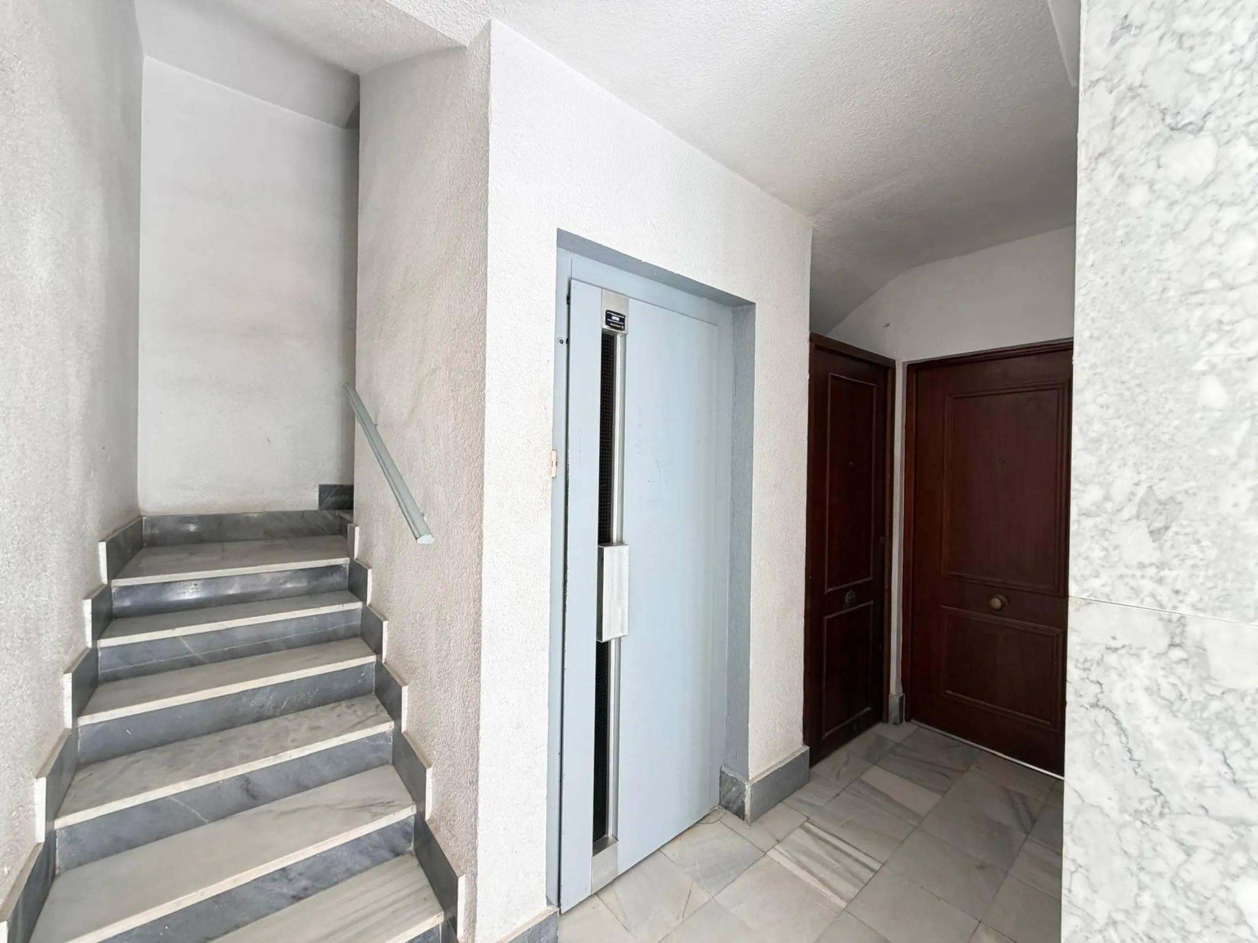 TOTALLY REFORMED PENTHOUSE 250 METERS FROM PLAYA DEL CURA. 3 BEDROOMS. 1 BATHROOM. SURFACE 92 M2. STORAGE ROOM INCLUDED.