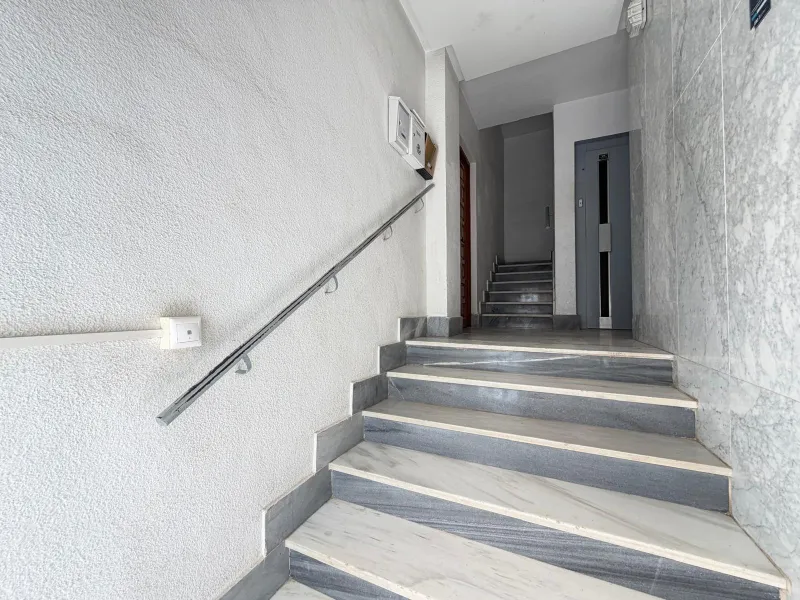 TOTALLY REFORMED PENTHOUSE 250 METERS FROM PLAYA DEL CURA. 3 BEDROOMS. 1 BATHROOM. SURFACE 92 M2. STORAGE ROOM INCLUDED.