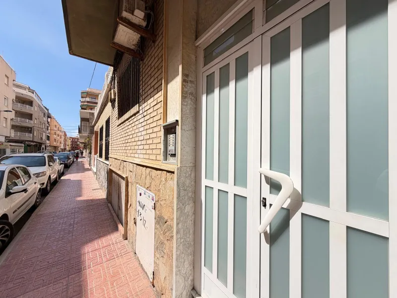 TOTALLY REFORMED PENTHOUSE 250 METERS FROM PLAYA DEL CURA. 3 BEDROOMS. 1 BATHROOM. SURFACE 92 M2. STORAGE ROOM INCLUDED.