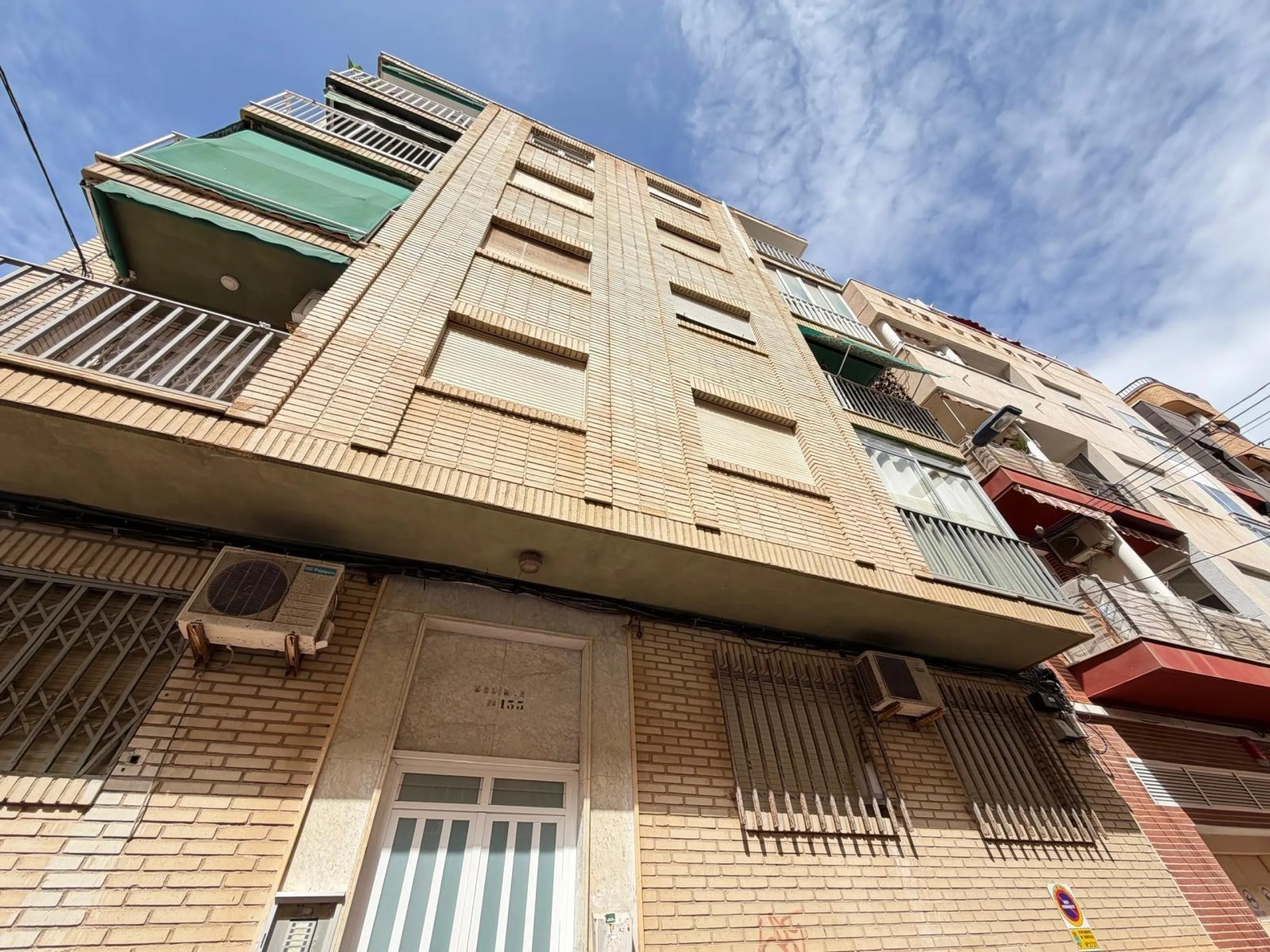 TOTALLY REFORMED PENTHOUSE 250 METERS FROM PLAYA DEL CURA. 3 BEDROOMS. 1 BATHROOM. SURFACE 92 M2. STORAGE ROOM INCLUDED.