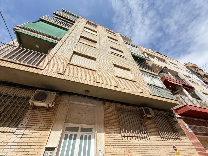 TOTALLY REFORMED PENTHOUSE 250 METERS FROM PLAYA DEL CURA. 3 BEDROOMS. 1 BATHROOM. SURFACE 92 M2. STORAGE ROOM INCLUDED.