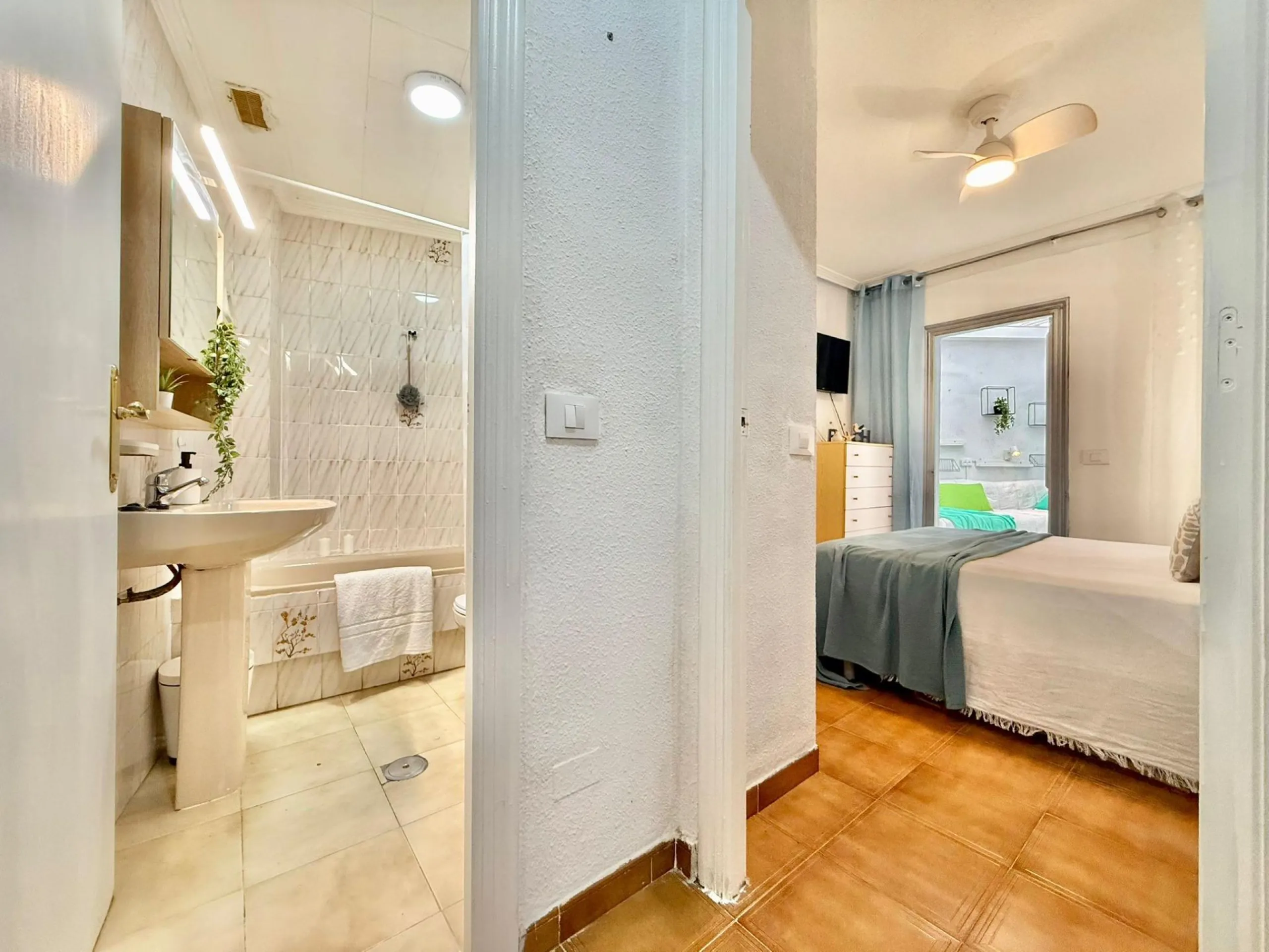 Cozy Apartment in La Puntica, Lo Pagan - Ideal for Investment JUST 2 STEPS FROM THE BEACH!