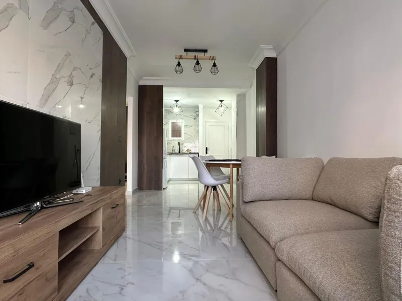 GROUND FLOOR APARTMENT WITH 2 BEDROOMS AND 1 BATHROOM IN THE CENTER OF TORREVIEJA