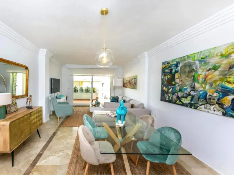 Erdgeschosswohnung mit gültiger Ferienvermietungslizenz – Las Brisas, Nueva Andalucía, Marbella