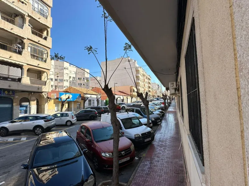 PLANTA BAJA DE 2 HAB Y 1 BAÑO EN EL CENTRO DE TORREVIEJA