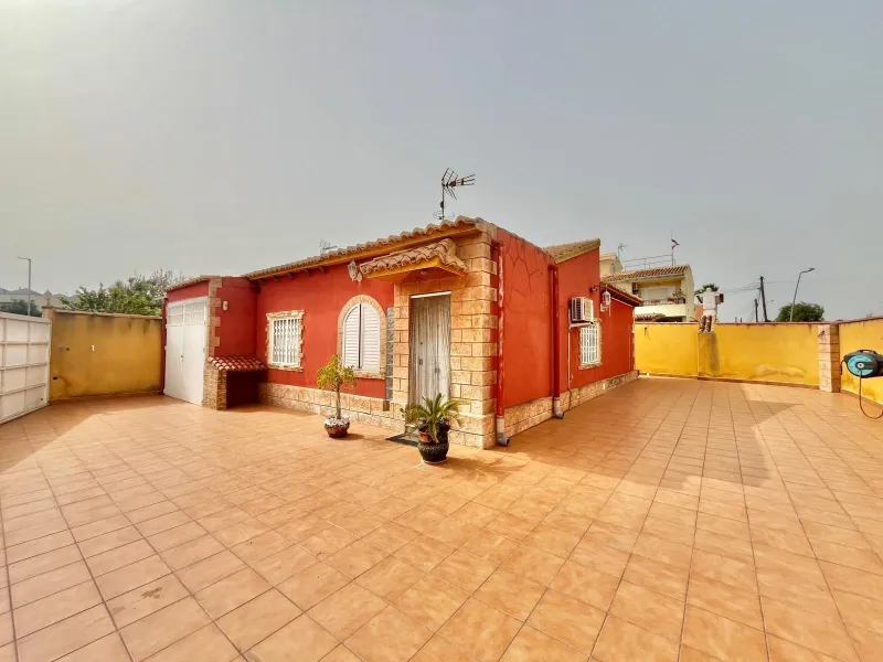 Detached Villa with Large Private Plot in Los Balcones – Torrevieja