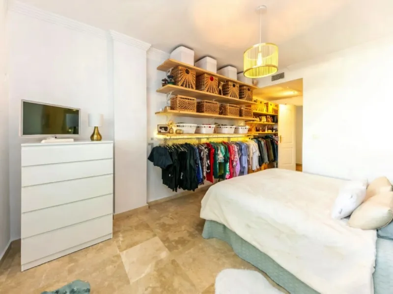 Erdgeschosswohnung mit gültiger Ferienvermietungslizenz – Las Brisas, Nueva Andalucía, Marbella
