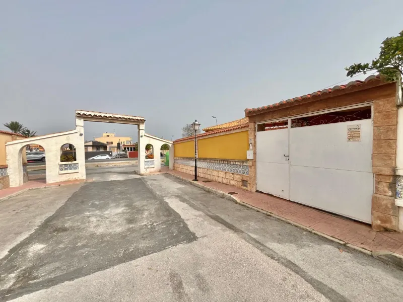 Detached Villa with Large Private Plot in Los Balcones – Torrevieja