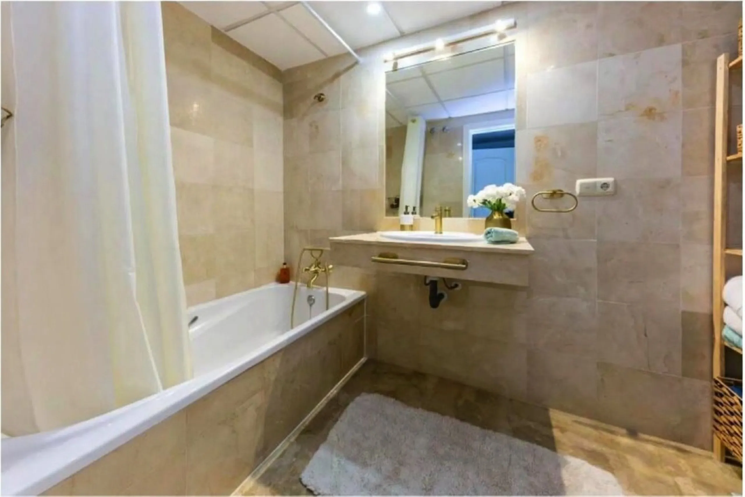 Erdgeschosswohnung mit gültiger Ferienvermietungslizenz – Las Brisas, Nueva Andalucía, Marbella