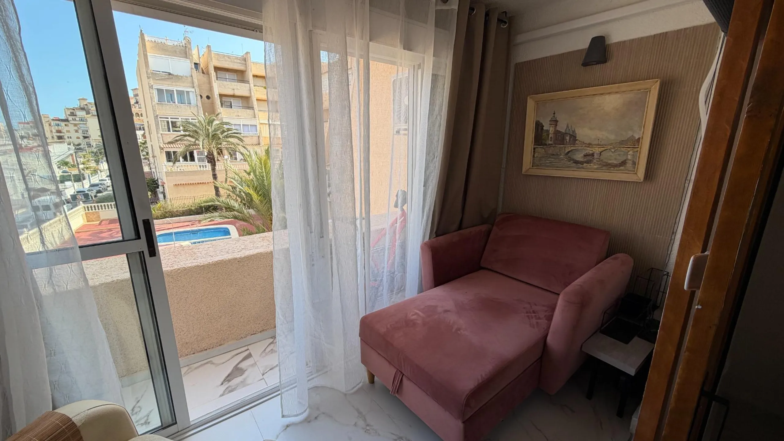 Acogedor apartamento cerca del mar con orientación sur y licencia turística — a solo 500 m de la playa La Mata