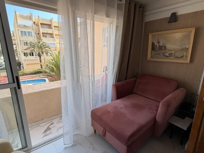 Acogedor apartamento cerca del mar con orientación sur y licencia turística — a solo 500 m de la playa La Mata