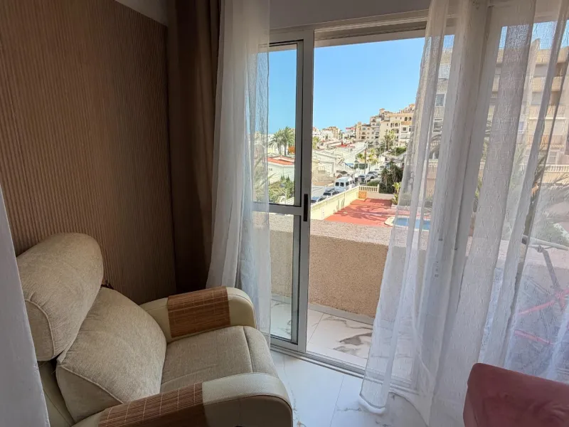 Acogedor apartamento cerca del mar con orientación sur y licencia turística — a solo 500 m de la playa La Mata