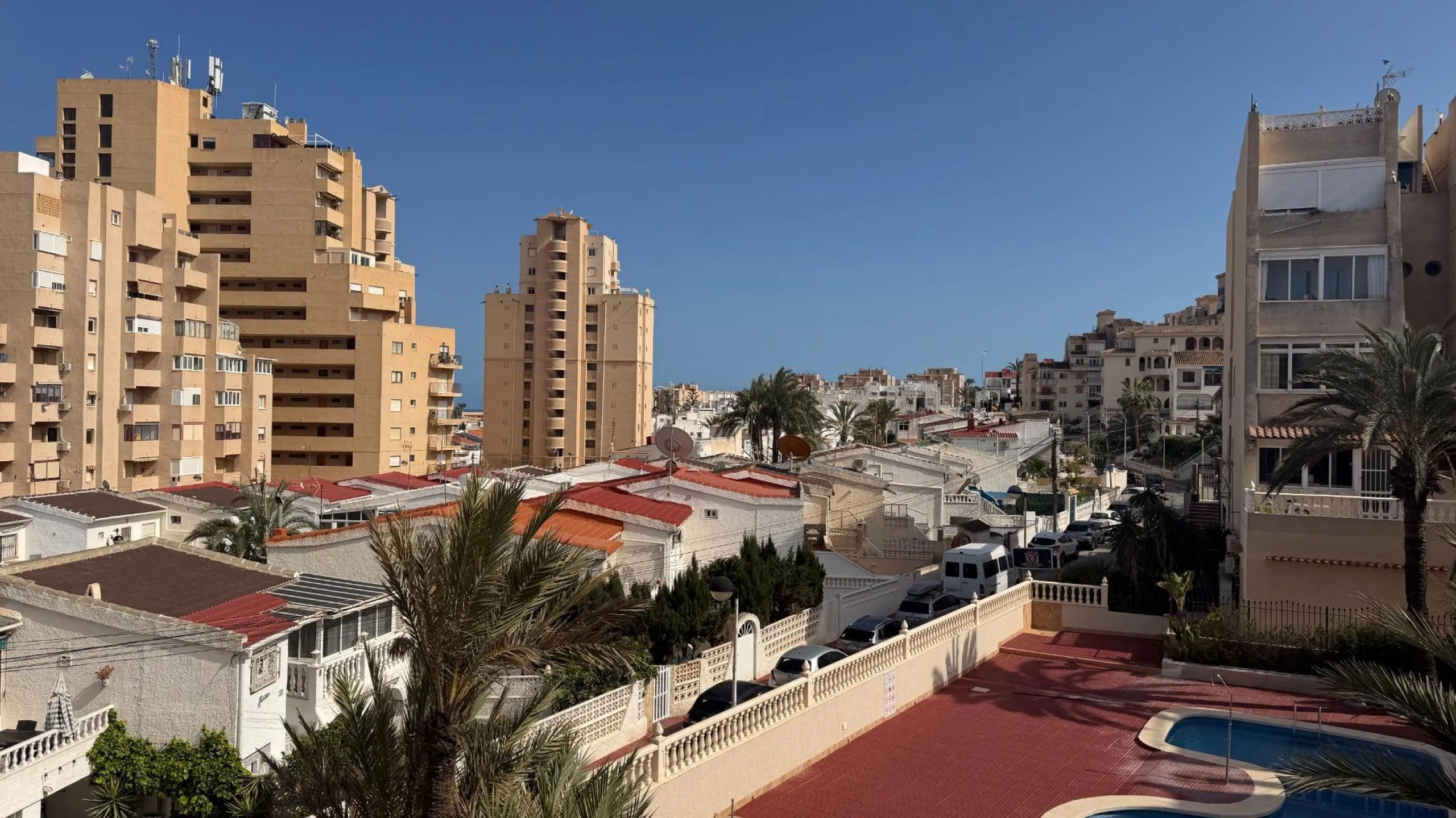 Acogedor apartamento cerca del mar con orientación sur y licencia turística — a solo 500 m de la playa La Mata