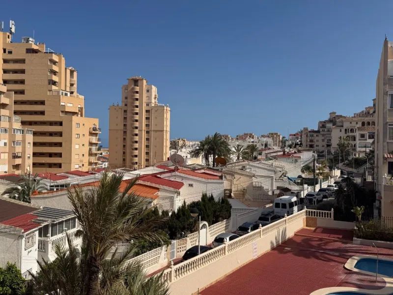 Acogedor apartamento cerca del mar con orientación sur y licencia turística — a solo 500 m de la playa La Mata