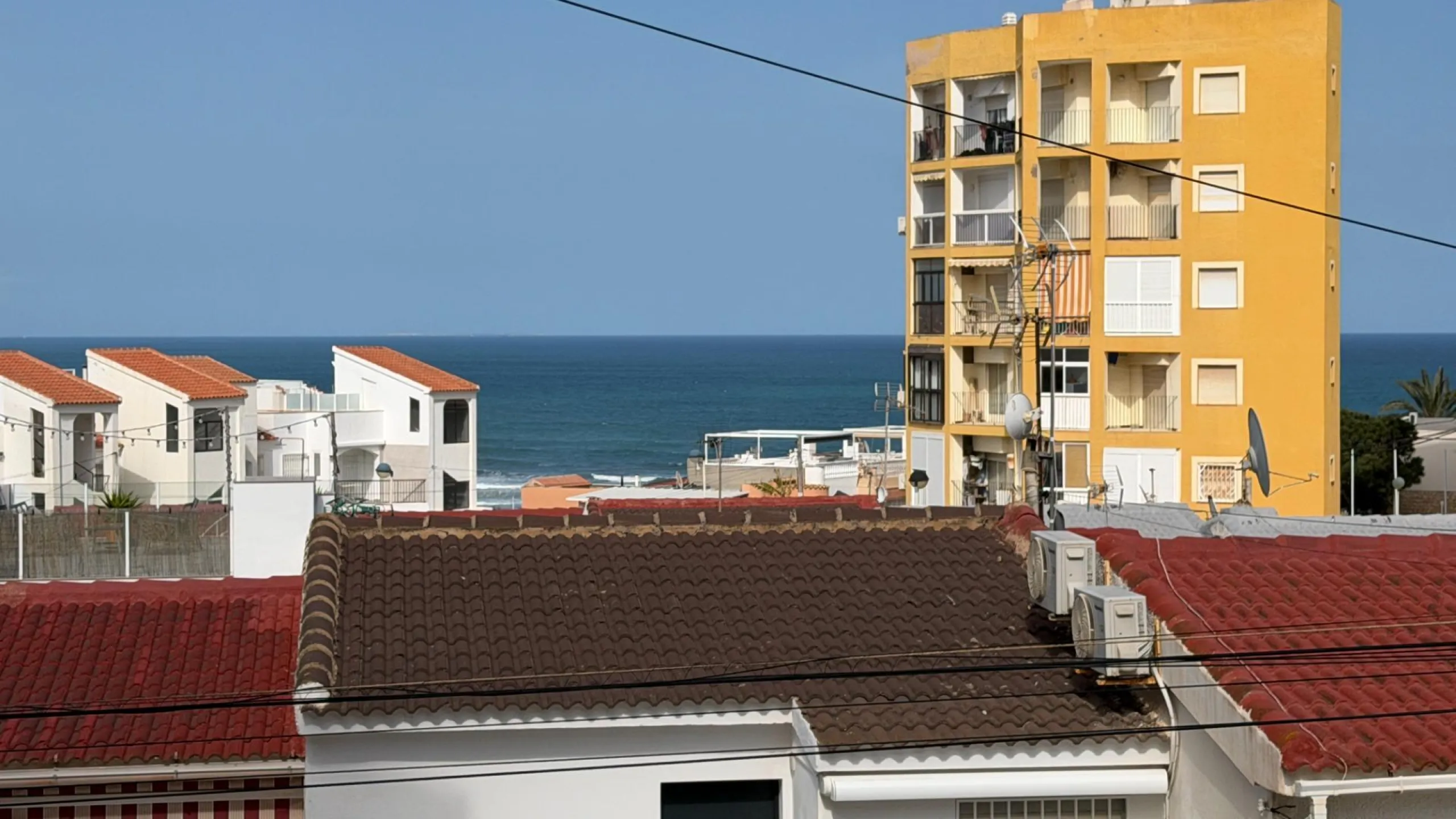 Acogedor apartamento cerca del mar con orientación sur y licencia turística — a solo 500 m de la playa La Mata