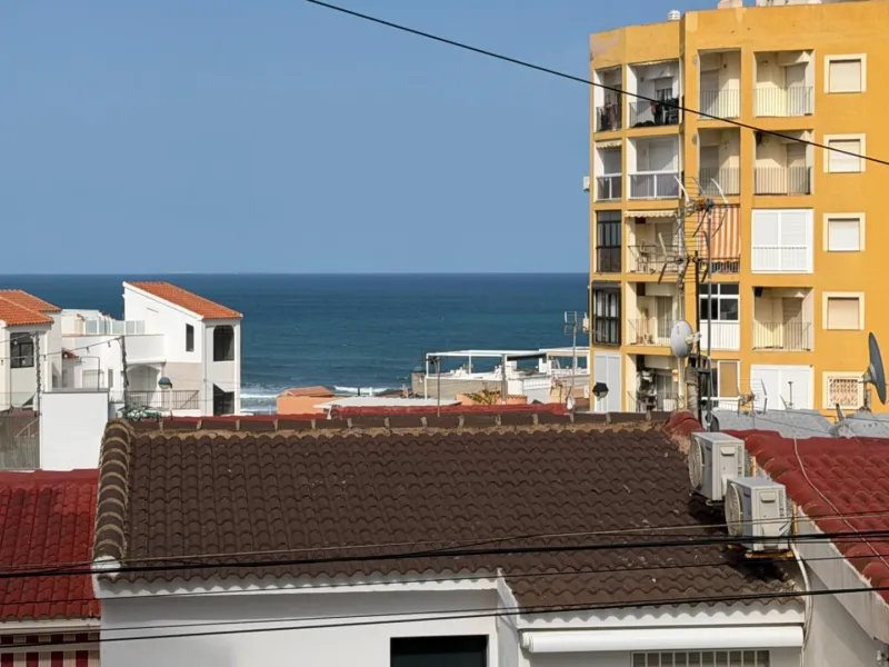 Acogedor apartamento cerca del mar con orientación sur y licencia turística — a solo 500 m de la playa La Mata