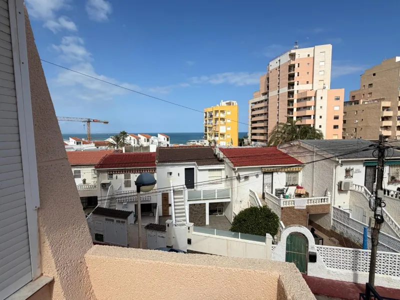 Acogedor apartamento cerca del mar con orientación sur y licencia turística — a solo 500 m de la playa La Mata