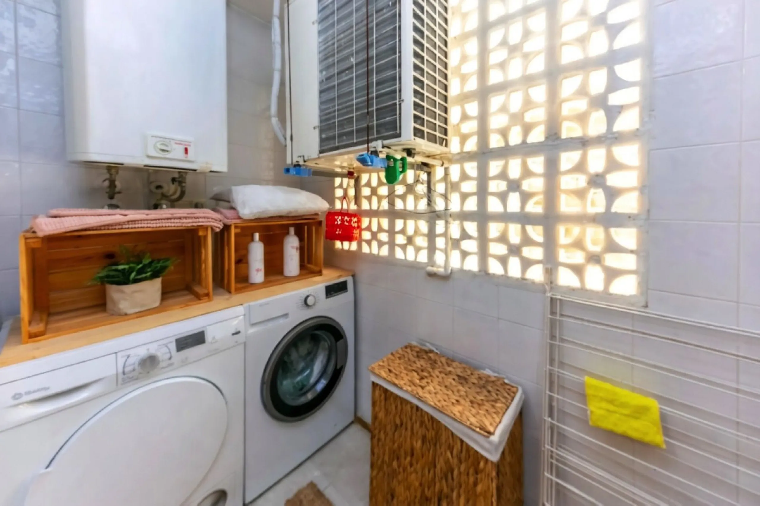 Erdgeschosswohnung mit gültiger Ferienvermietungslizenz – Las Brisas, Nueva Andalucía, Marbella