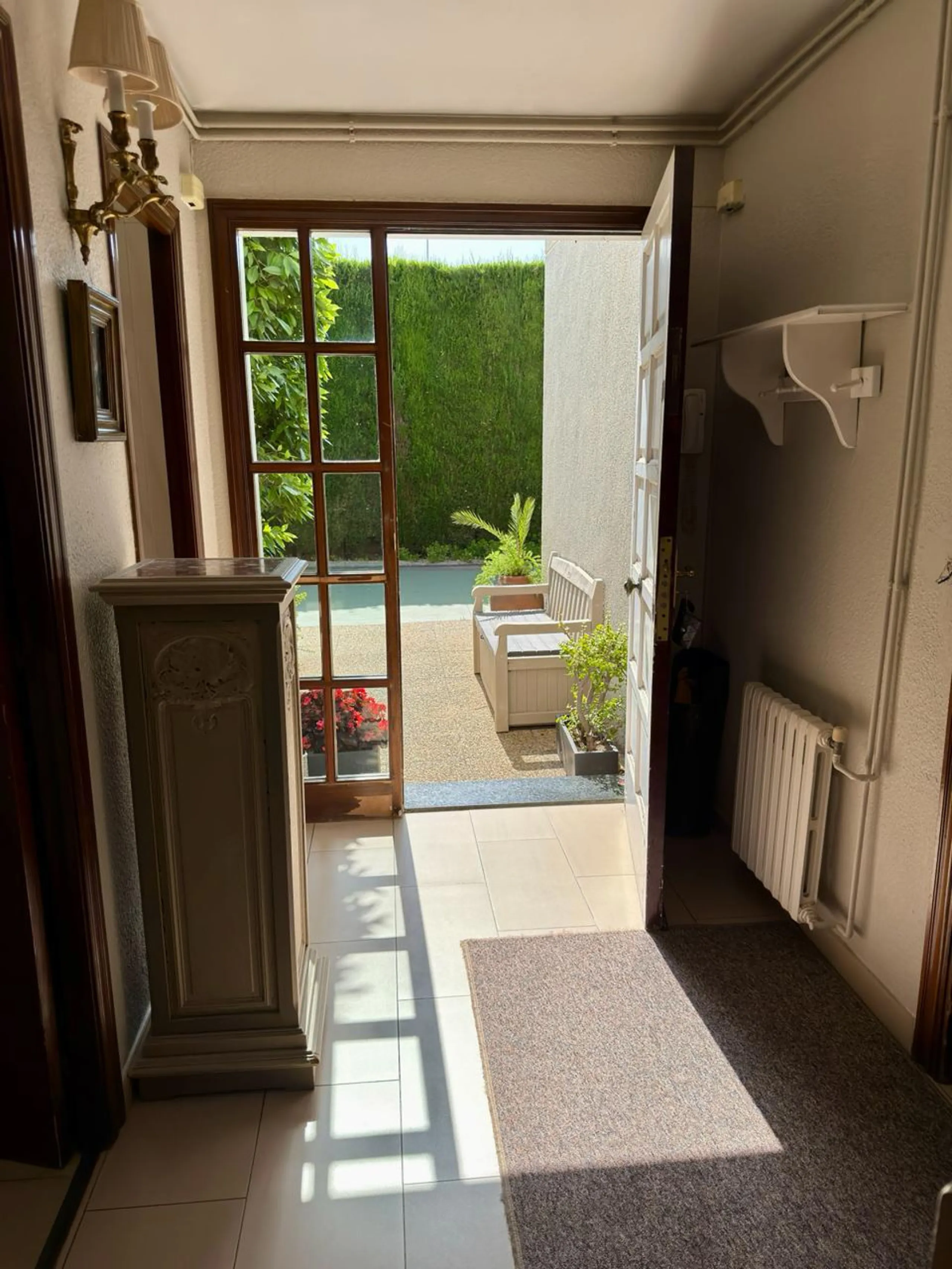 Casa Mediterránea con Jardín y Piscina en Gava Mar, Barcelona