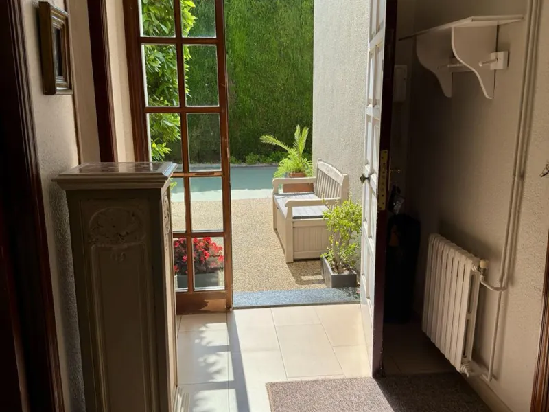 Casa Mediterránea con Jardín y Piscina en Gava Mar, Barcelona