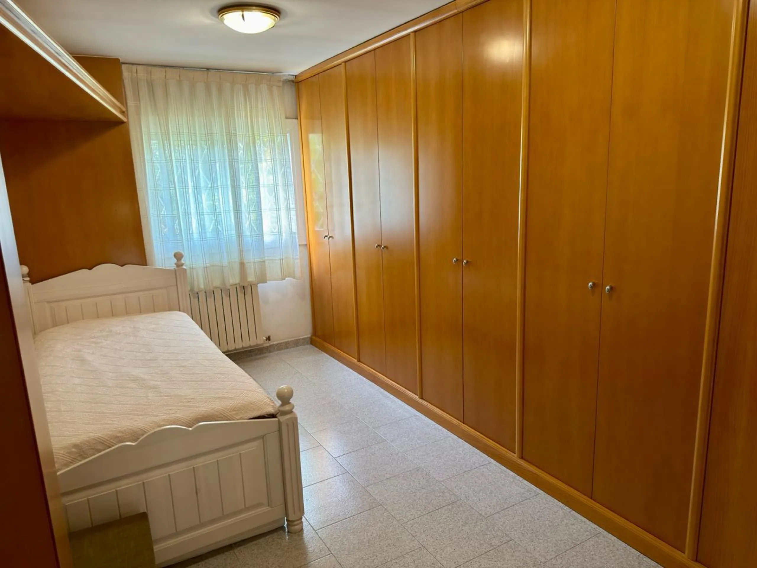 Casa Mediterránea con Jardín y Piscina en Gava Mar, Barcelona