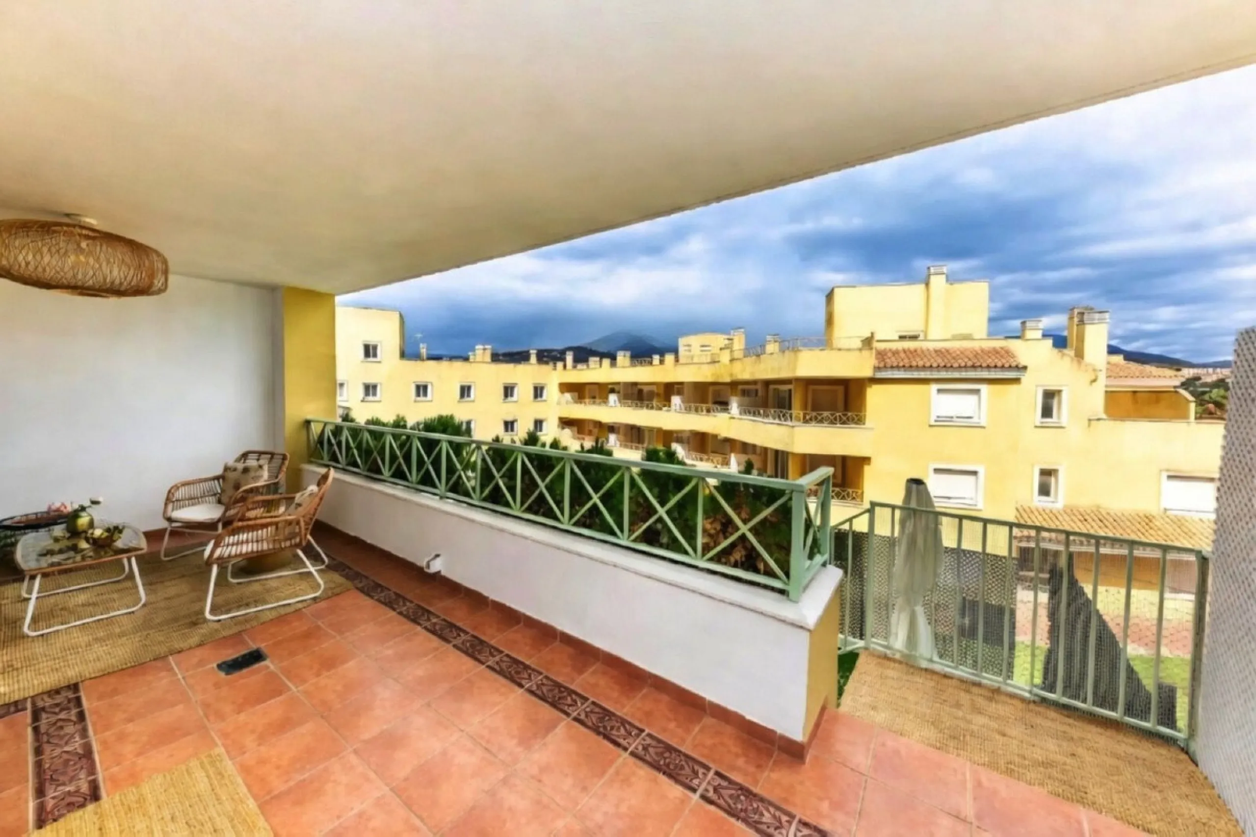 Erdgeschosswohnung mit gültiger Ferienvermietungslizenz – Las Brisas, Nueva Andalucía, Marbella