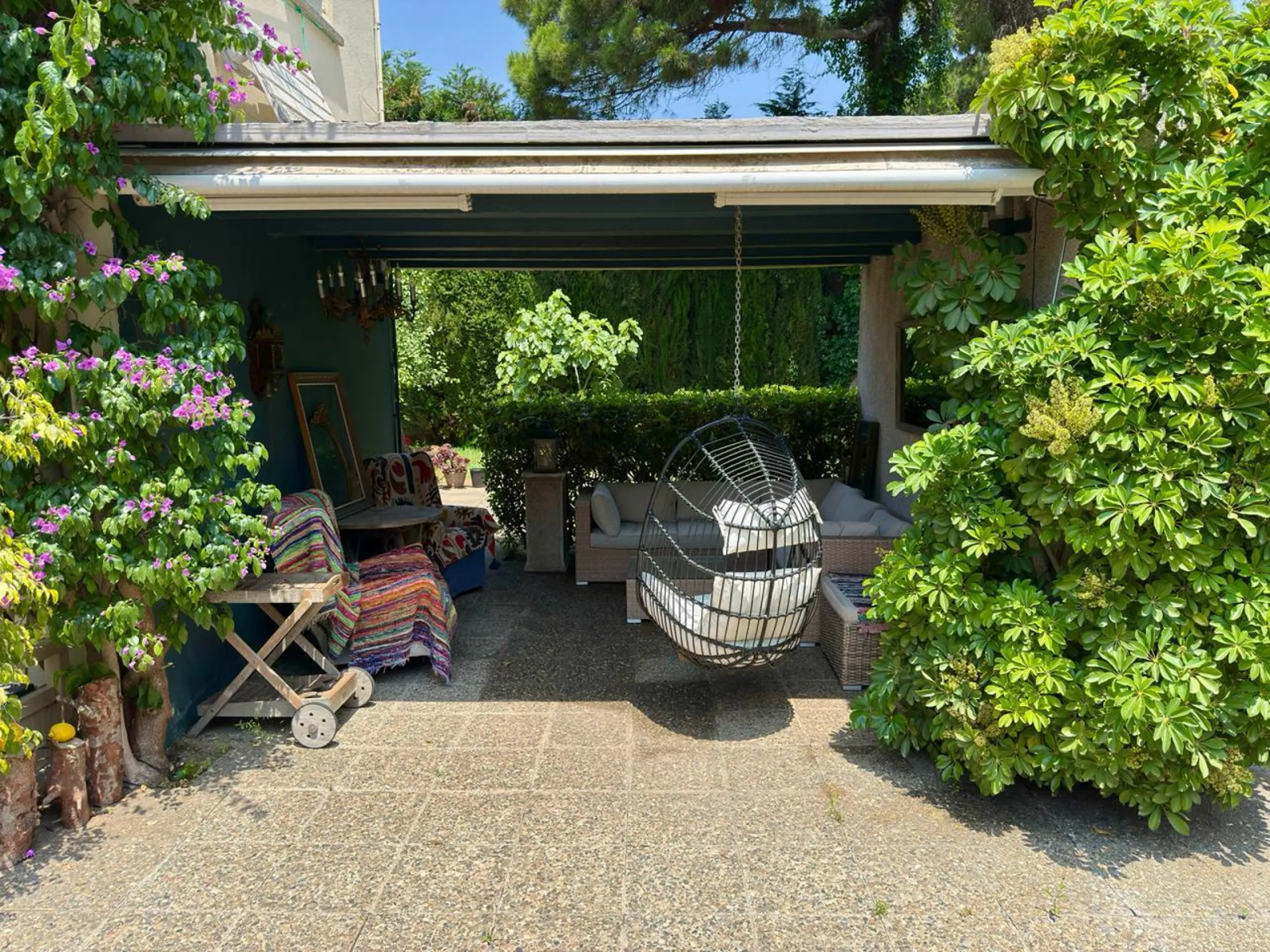 Casa Mediterránea con Jardín y Piscina en Gava Mar, Barcelona