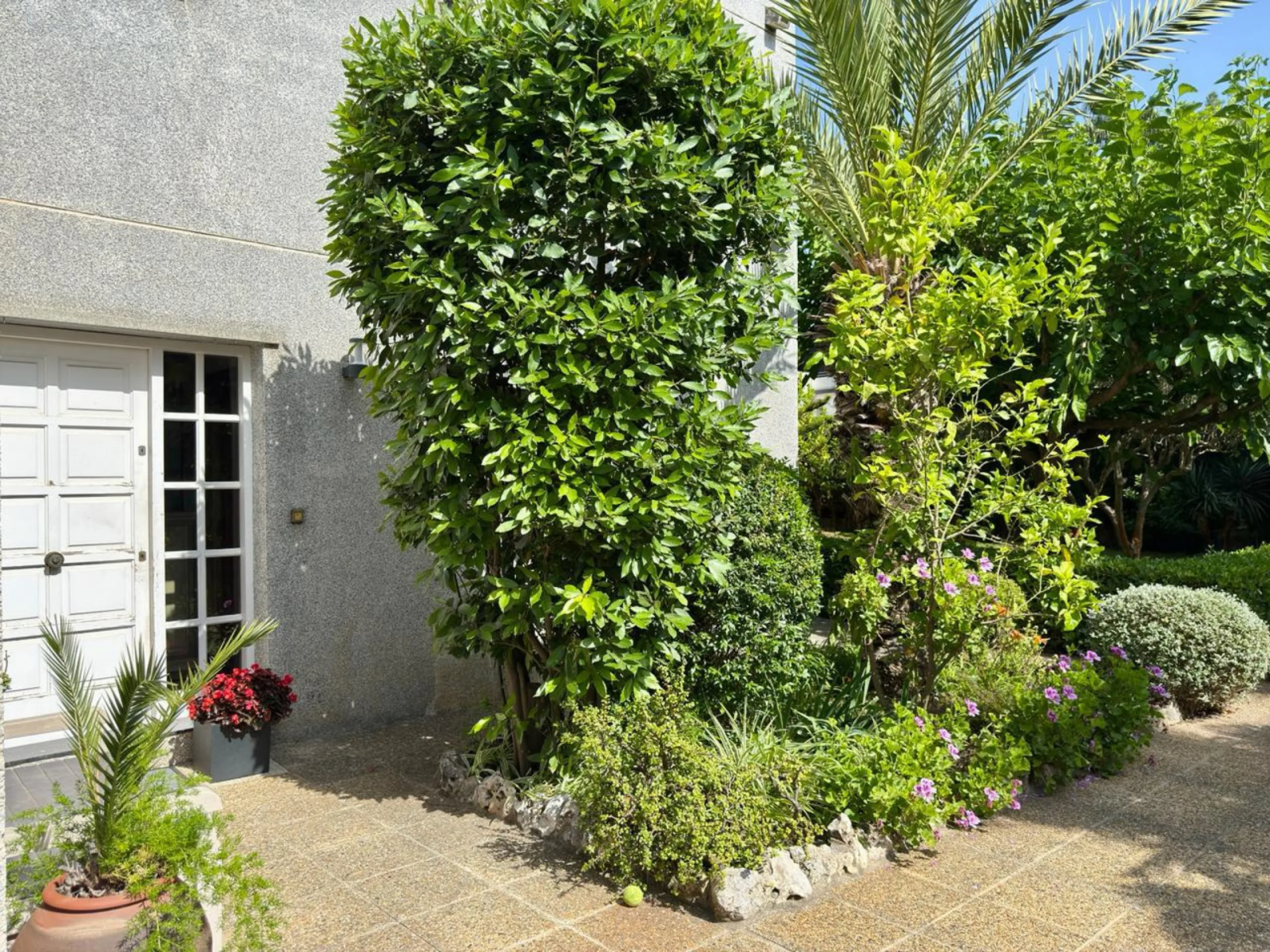 Casa Mediterránea con Jardín y Piscina en Gava Mar, Barcelona
