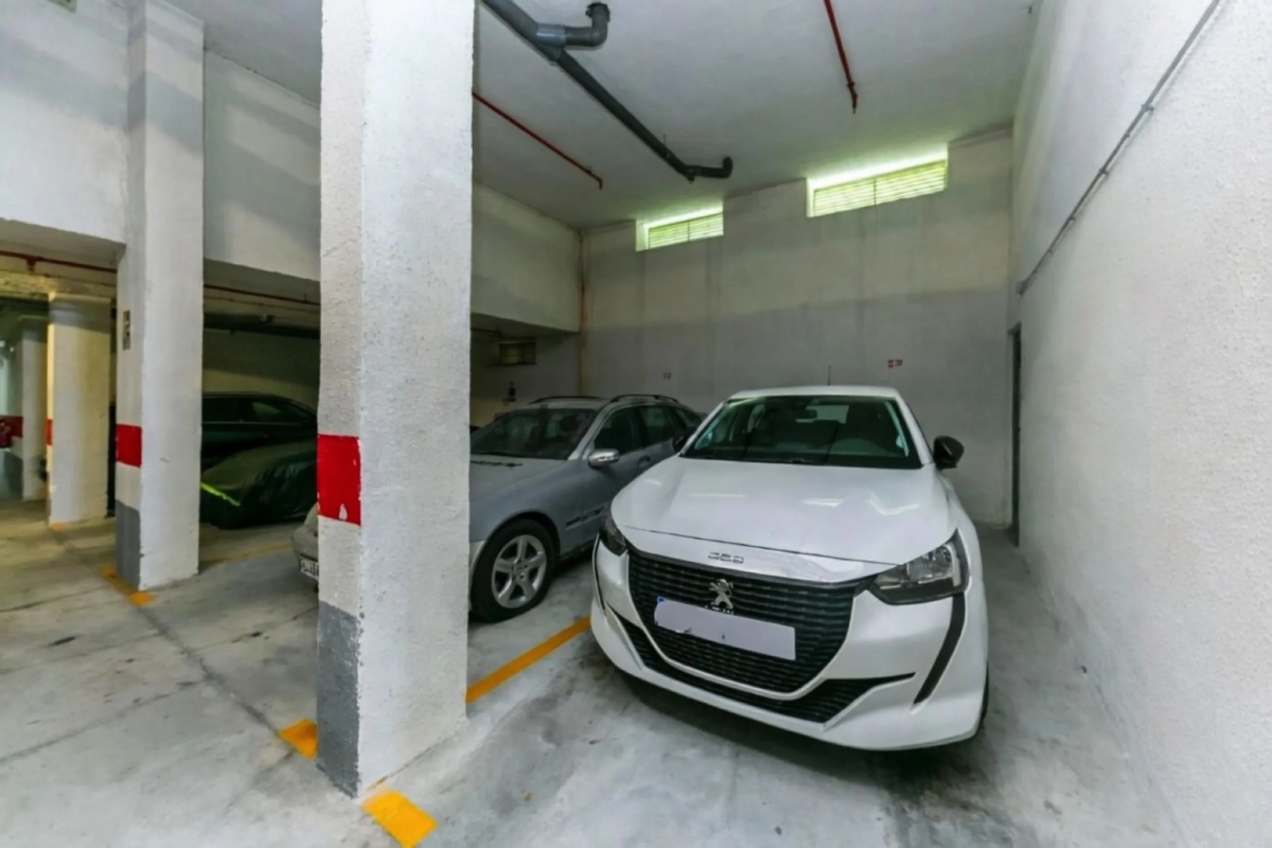 Erdgeschosswohnung mit gültiger Ferienvermietungslizenz – Las Brisas, Nueva Andalucía, Marbella