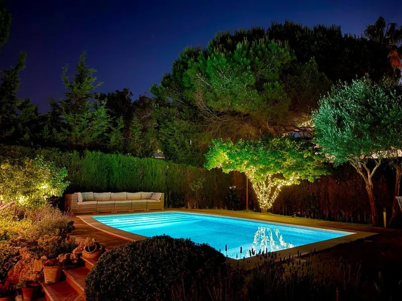 Casa Mediterránea con Jardín y Piscina en Gava Mar, Barcelona